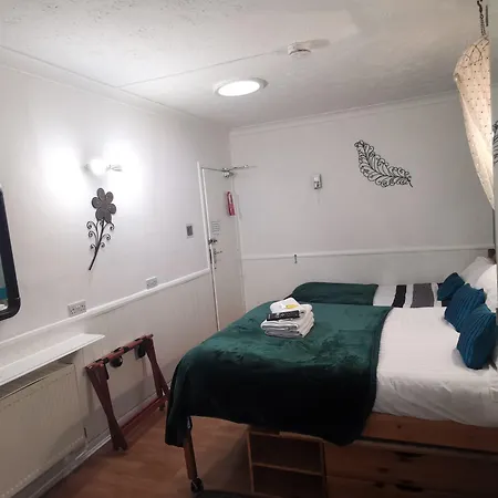 Aquarius B&B-3